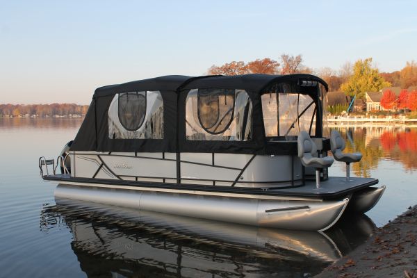 24 Voyager Sunchaser Pontoon Boat