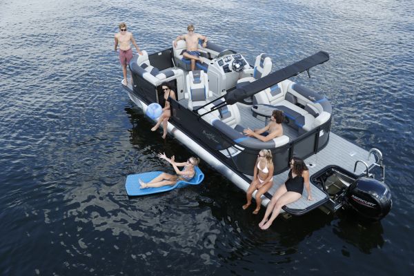 22 LR DH with Sport Package Sunchaser Pontoon Boat